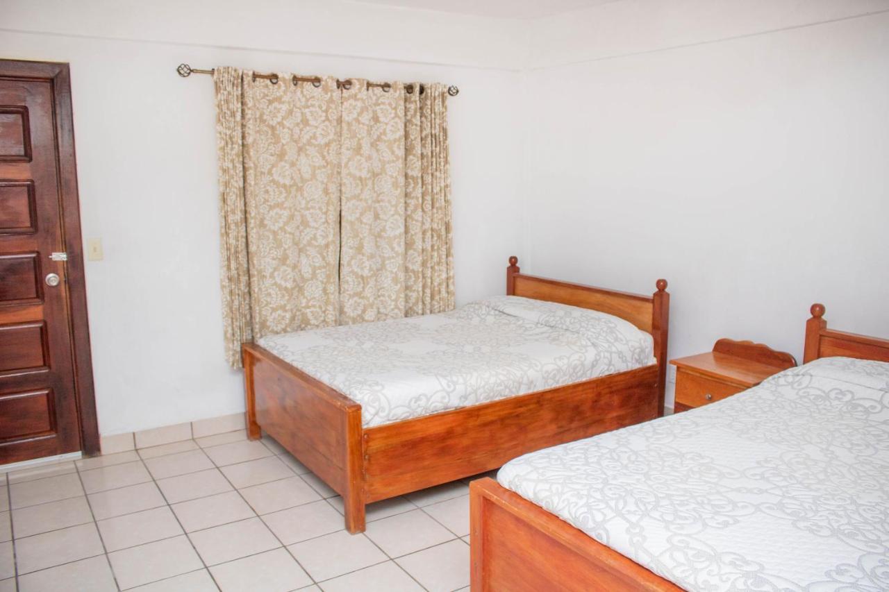 קורוזאל Las Palmas Hotel מראה חיצוני תמונה