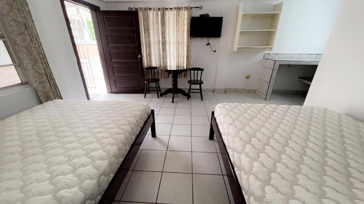 קורוזאל Las Palmas Hotel מראה חיצוני תמונה